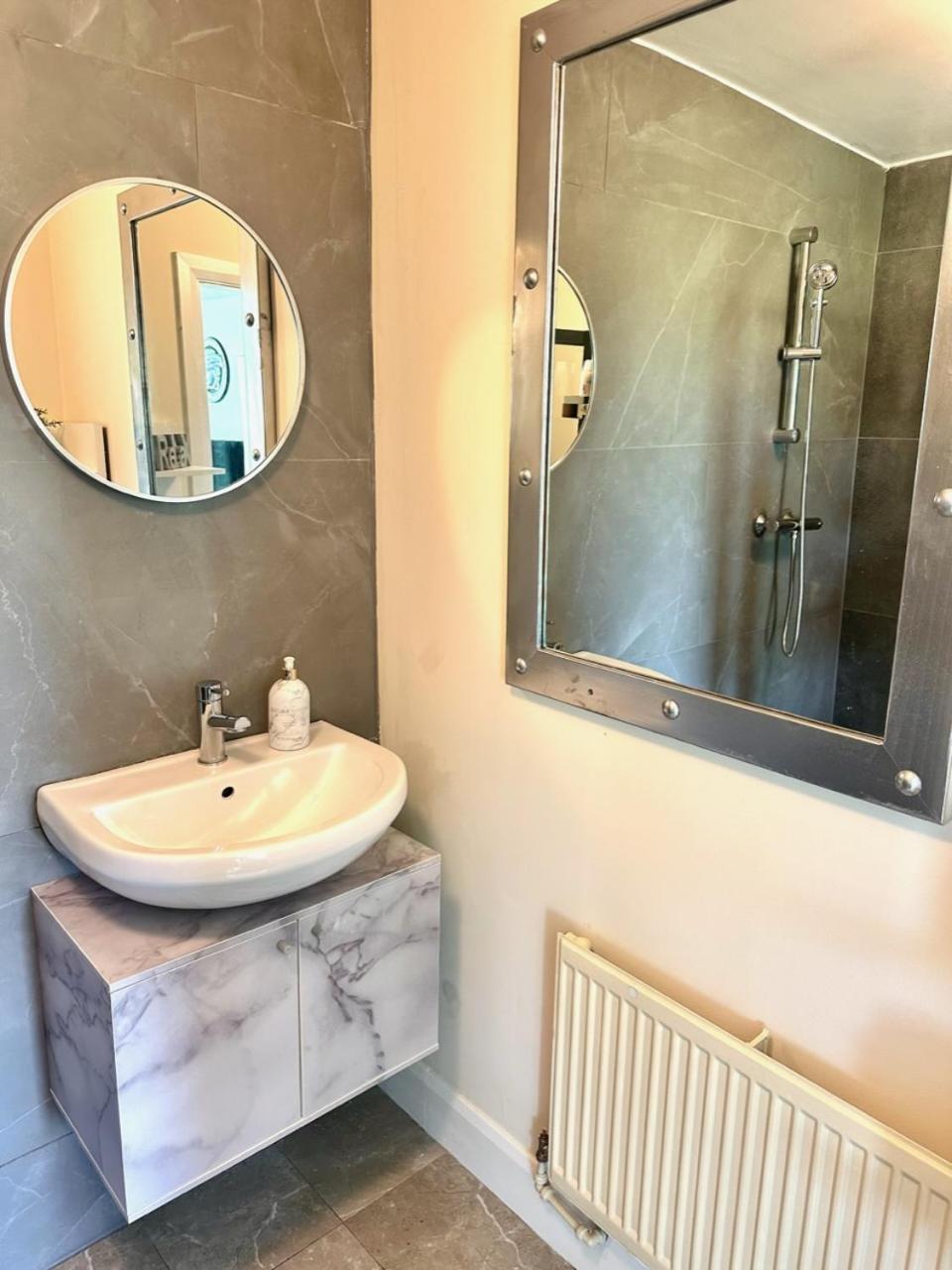 Kildare Luxury Suites מראה חיצוני תמונה